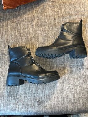 DKNY Black Leather Lace-Up Lug Sole Boots